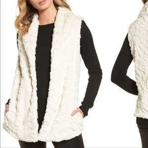 NWOT Dylan true grit faux fur vest L